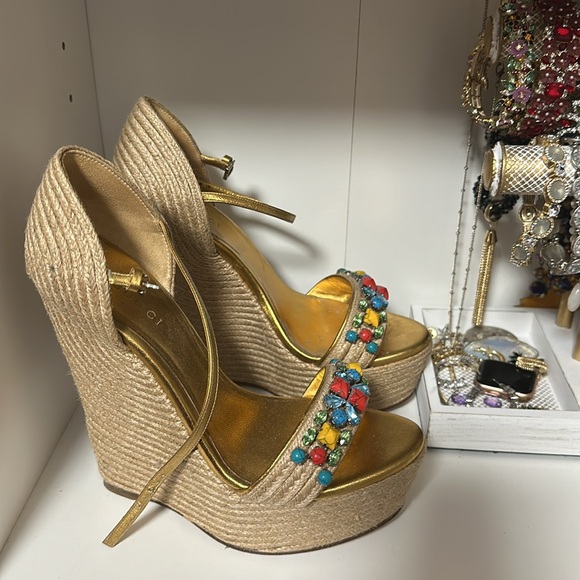 Gucci wedges. Size 37 1/2. Only worn once. - Picture 6 of 10